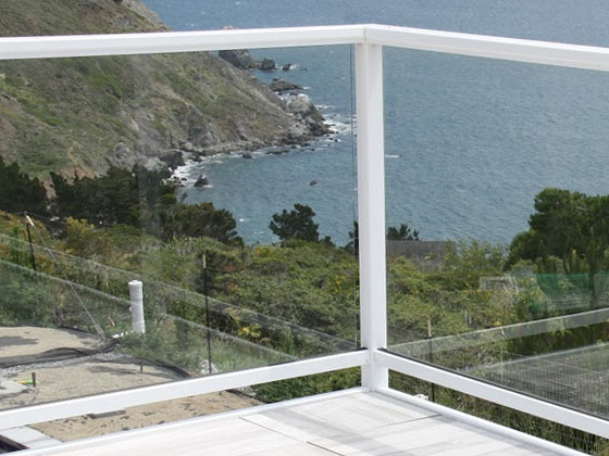 your railing contractor in Sunnyvale can help install a rooftop glass railing